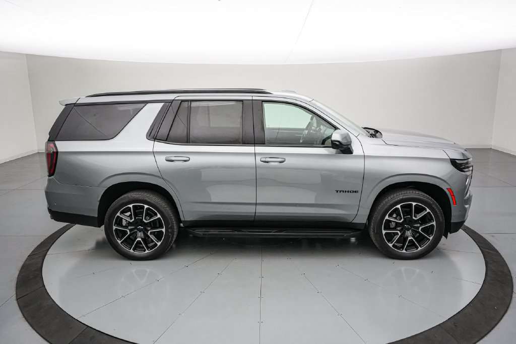 Used 2026 Chevrolet Tahoe RST AWD/4WD image 3