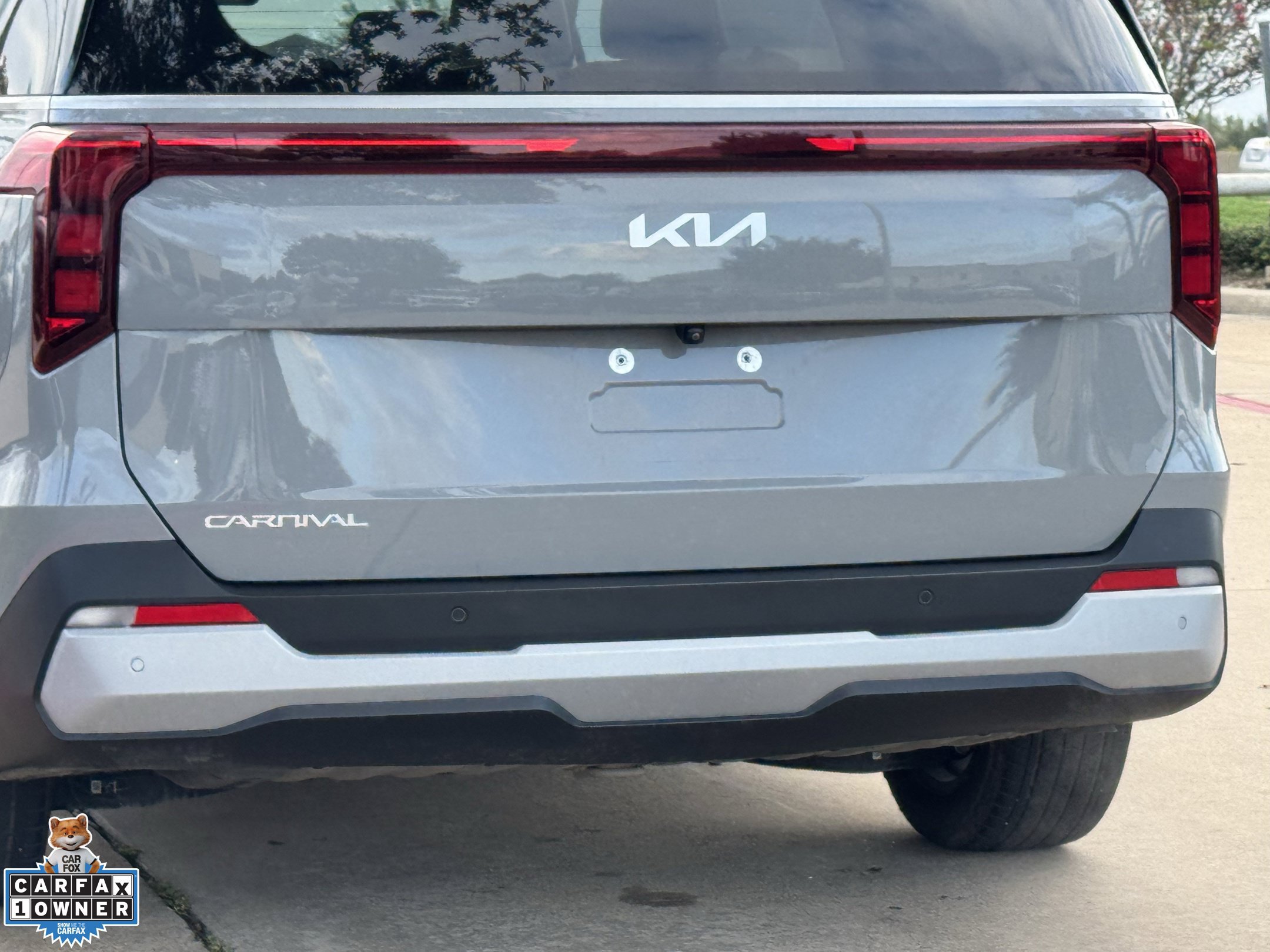 Used 2025 Kia Carnival EX FWD image 9