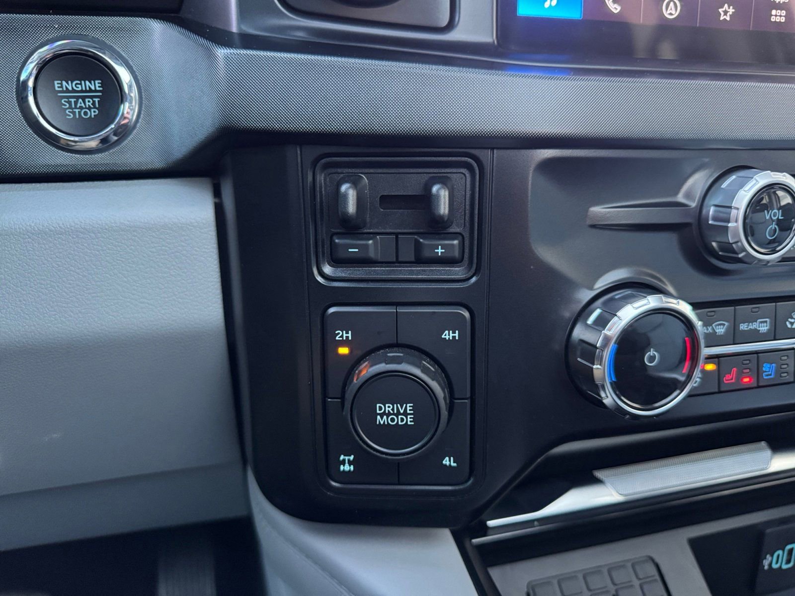 Certified 2024 Ford F250 Limited w/ FX4 Off-Road Package image 31