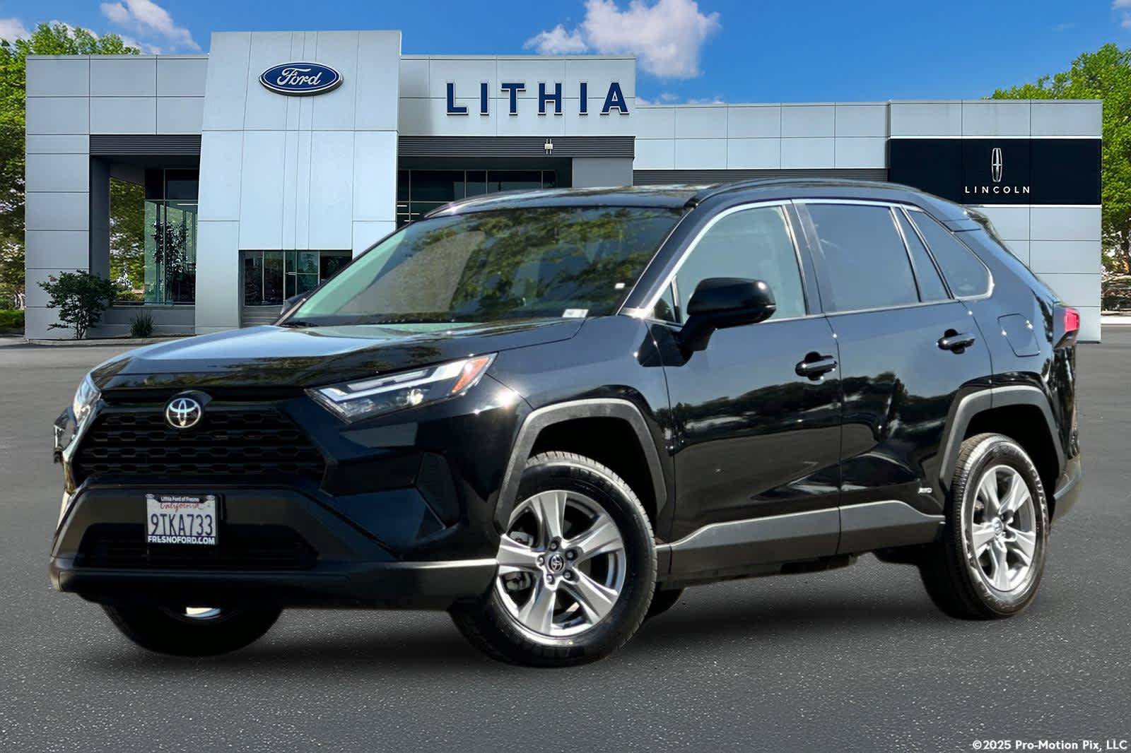 Used 2025 Toyota RAV4 LE AWD/4WD image 1