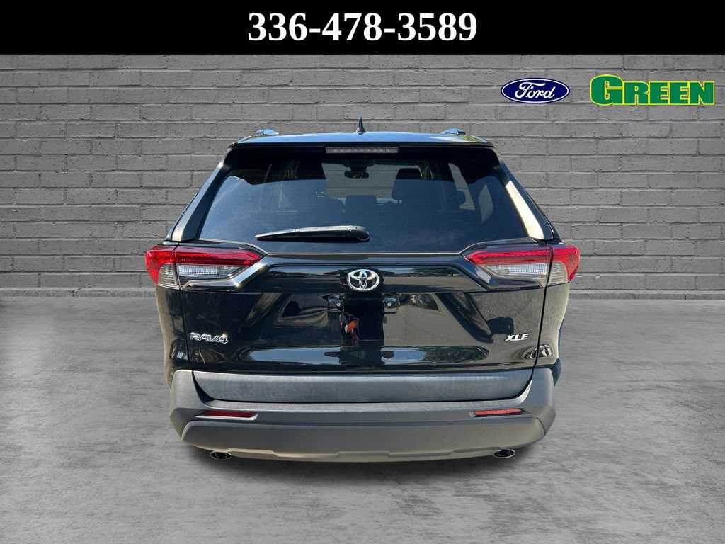 Used 2021 Toyota RAV4 XLE FWD image 5