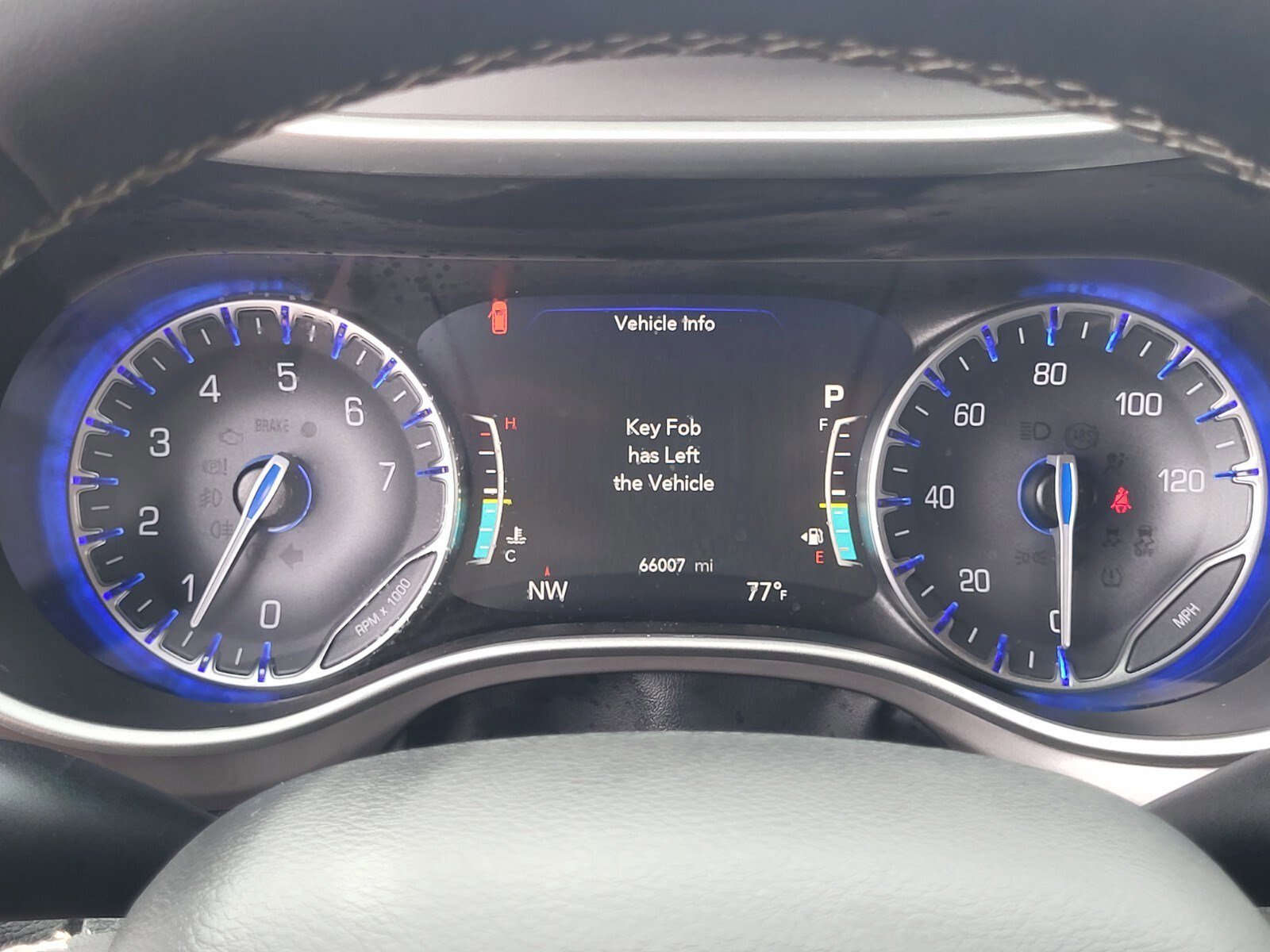 Used 2025 Chrysler Pacifica Select image 29