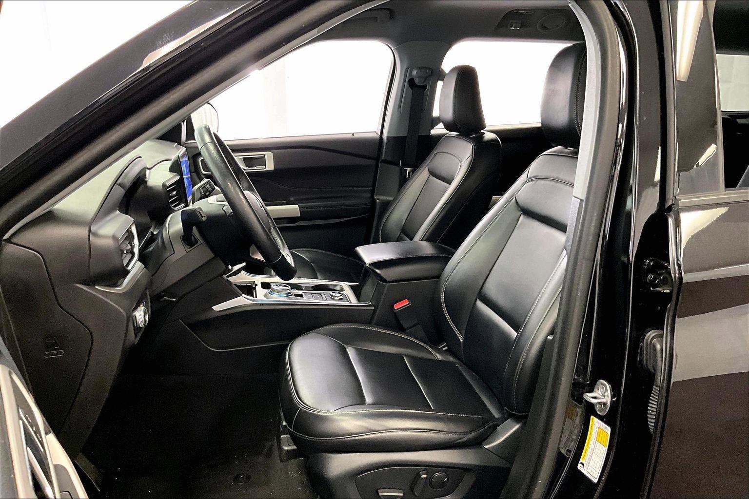 Certified 2022 Ford Explorer XLT w/ Equipment Group 202A image 24