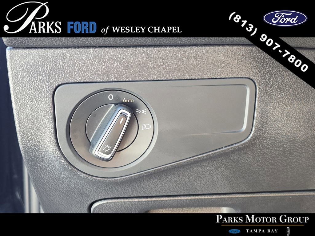 Used 2023 Volkswagen Tiguan SE w/ Panoramic Sunroof Package FWD image 27