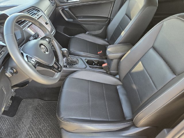Used 2021 Volkswagen Tiguan SE w/ Panoramic Sunroof Package FWD image 13
