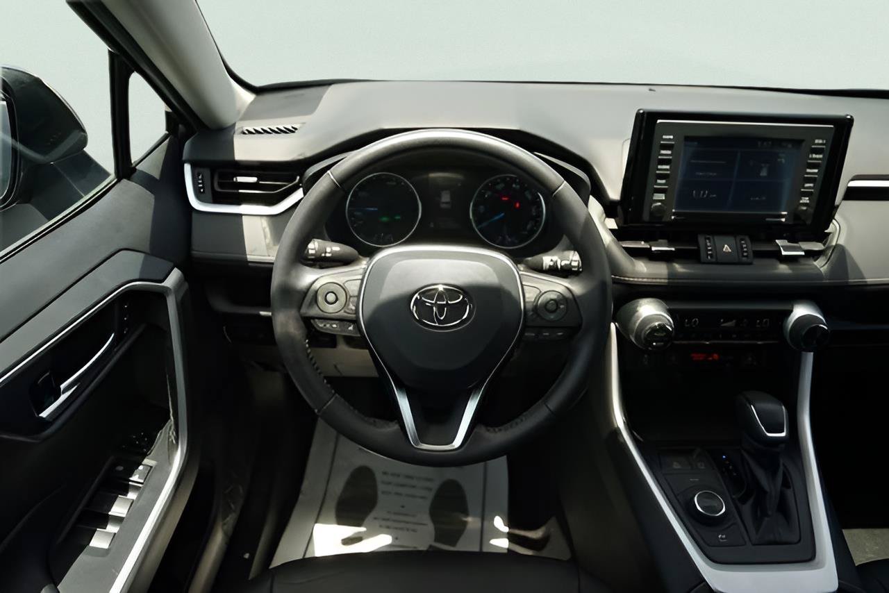 Used 2021 Toyota RAV4 XLE Premium AWD/4WD image 22