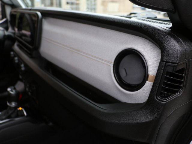 Used 2025 Jeep Wrangler Unlimited Sport AWD/4WD image 11