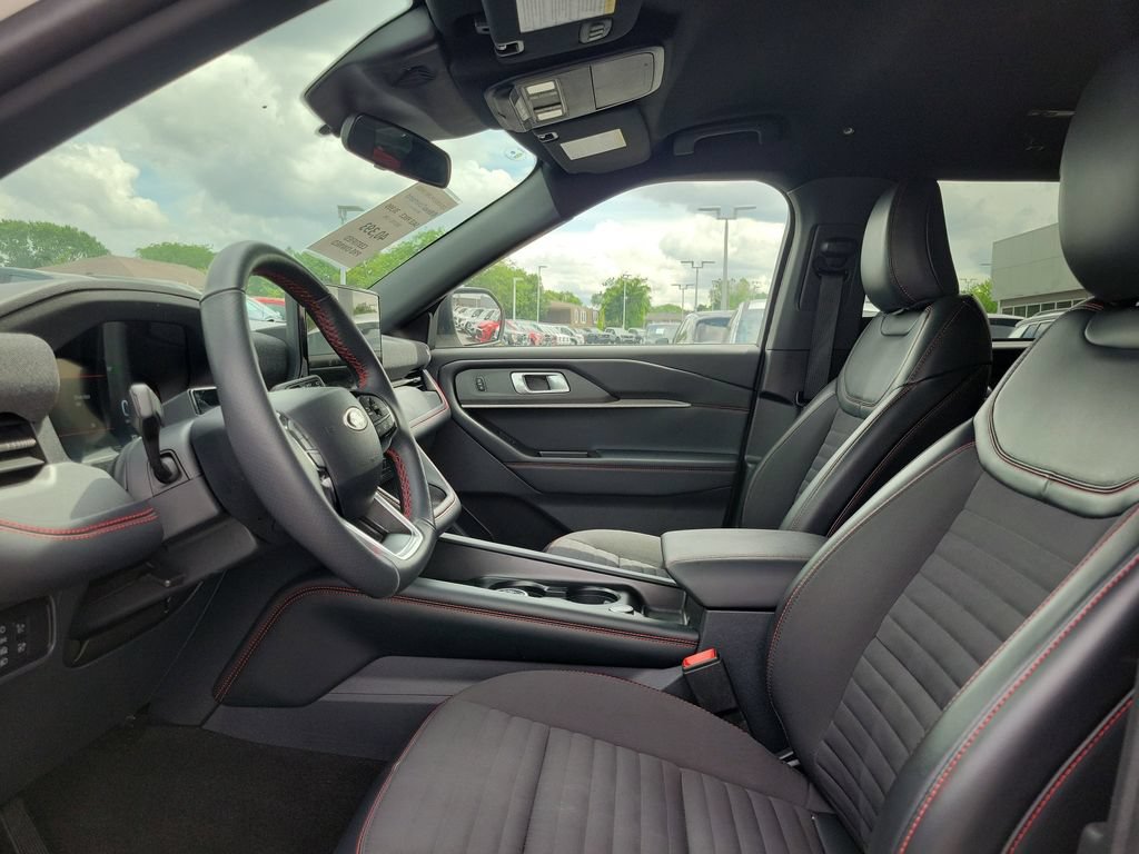 Certified 2025 Ford Explorer ST-Line w/ ST-Line Street Pack AWD/4WD image 18