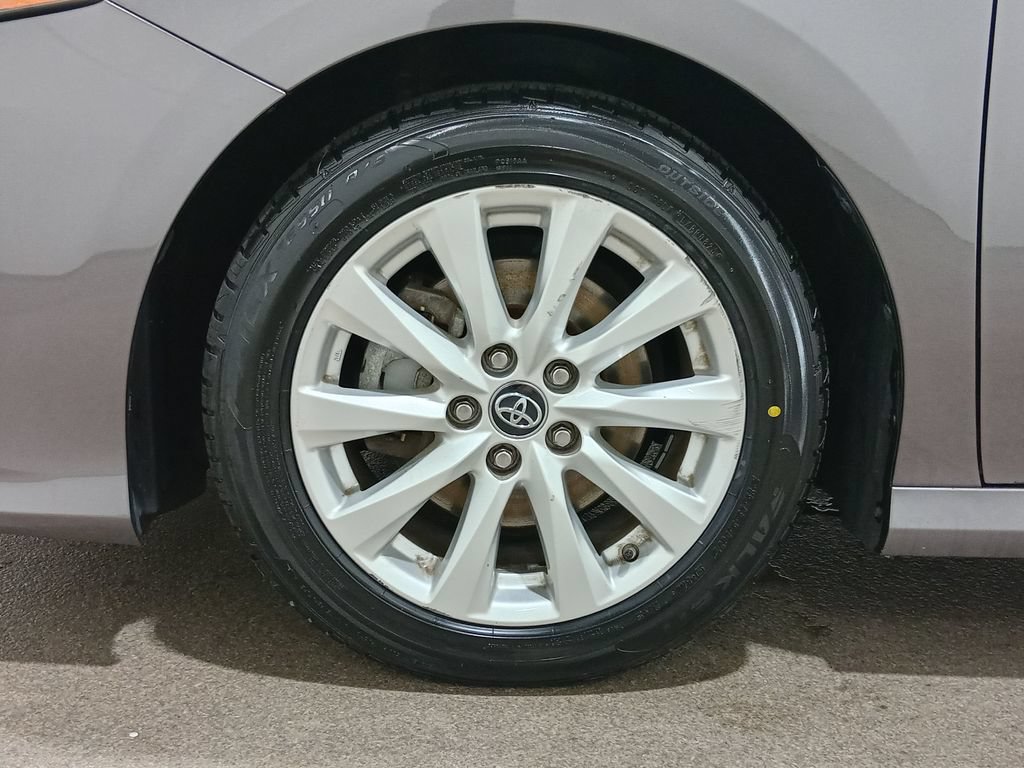 Used 2019 Toyota Camry LE FWD image 12