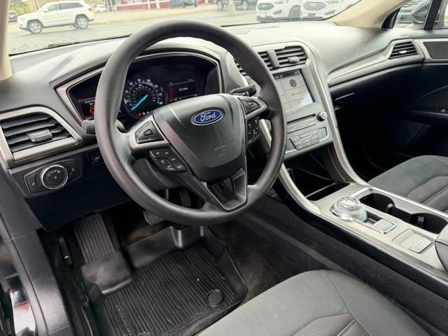 Certified 2018 Ford Fusion SE w/ Fusion SE Technology Package FWD image 8