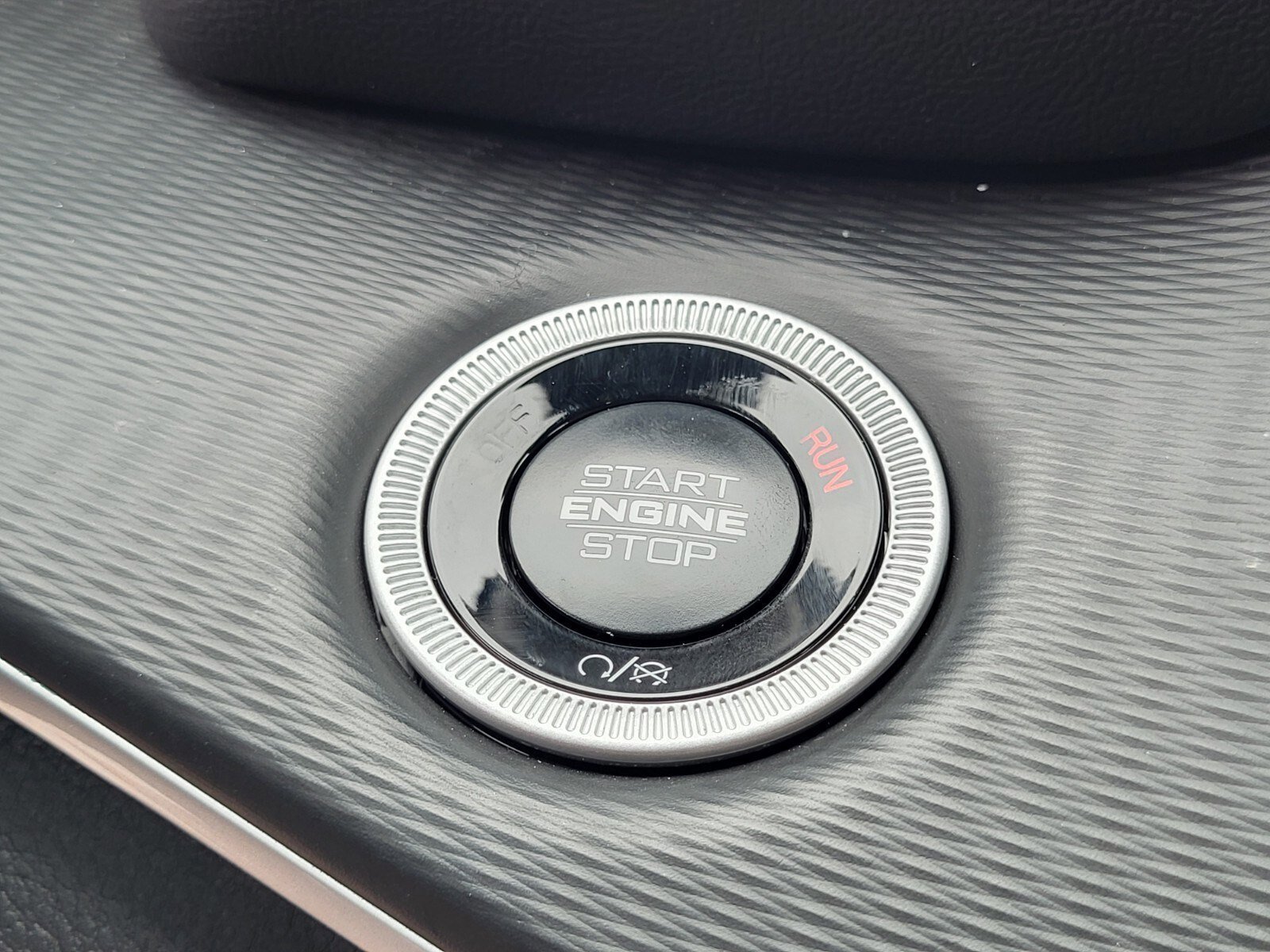 Used 2025 Jeep Grand Cherokee L Laredo image 24