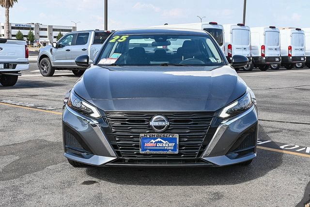 Used 2025 Nissan Altima 2.5 SV FWD image 2