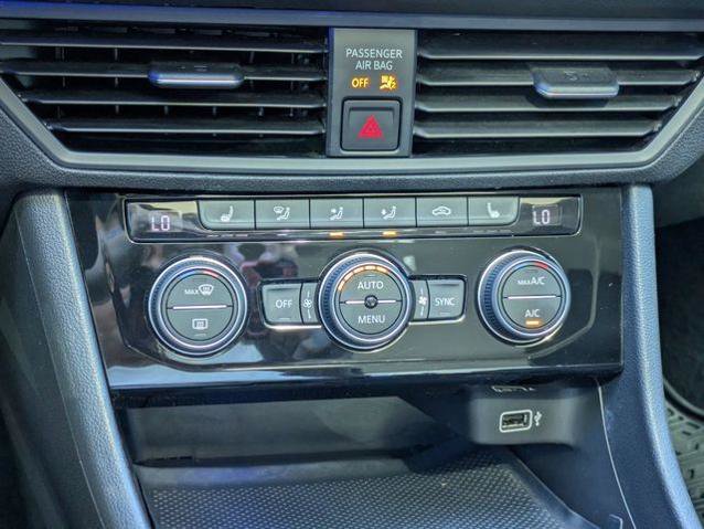Used 2019 Volkswagen Jetta SEL FWD image 23