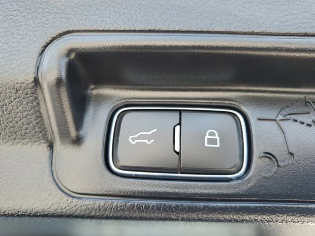 Certified 2021 Ford Explorer XLT image 13