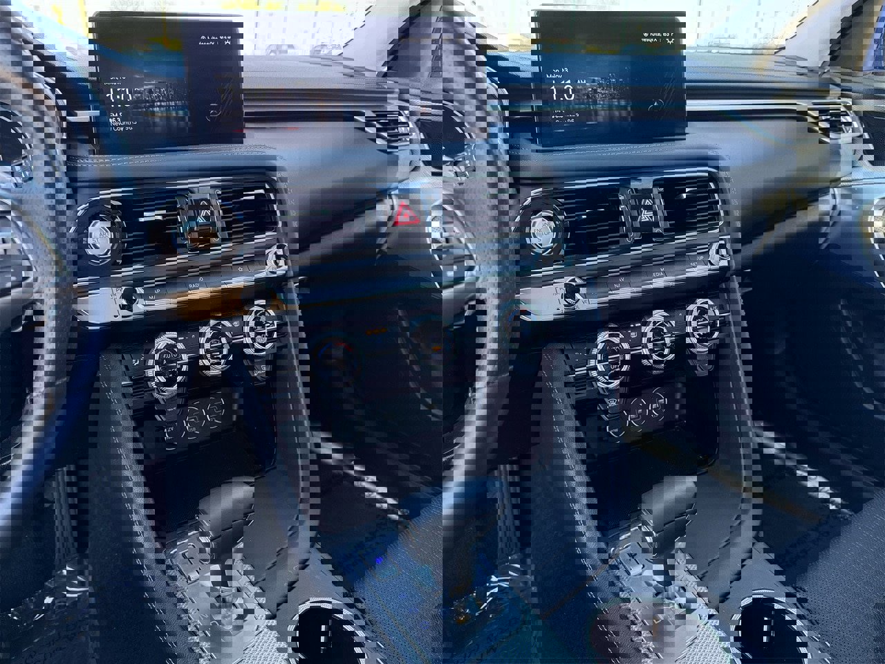 Used 2023 Genesis G70 3.3T image 17