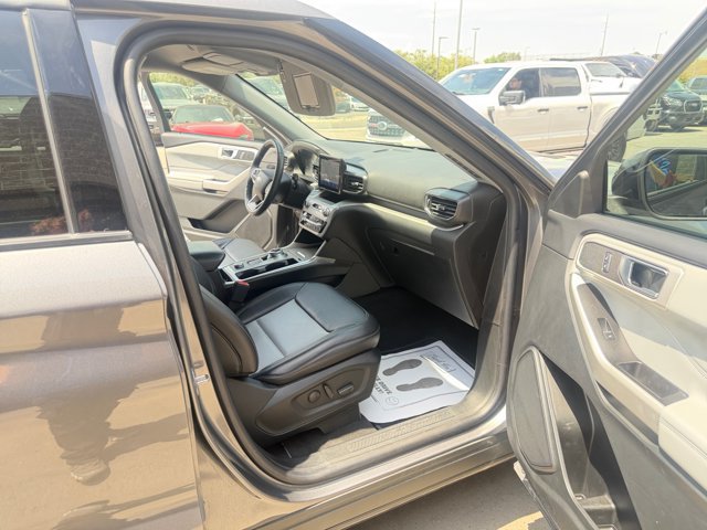 Certified 2022 Ford Explorer XLT w/ Equipment Group 202A AWD/4WD image 31