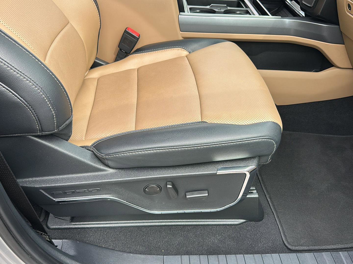 Certified 2023 Ford F250 Lariat AWD/4WD image 33