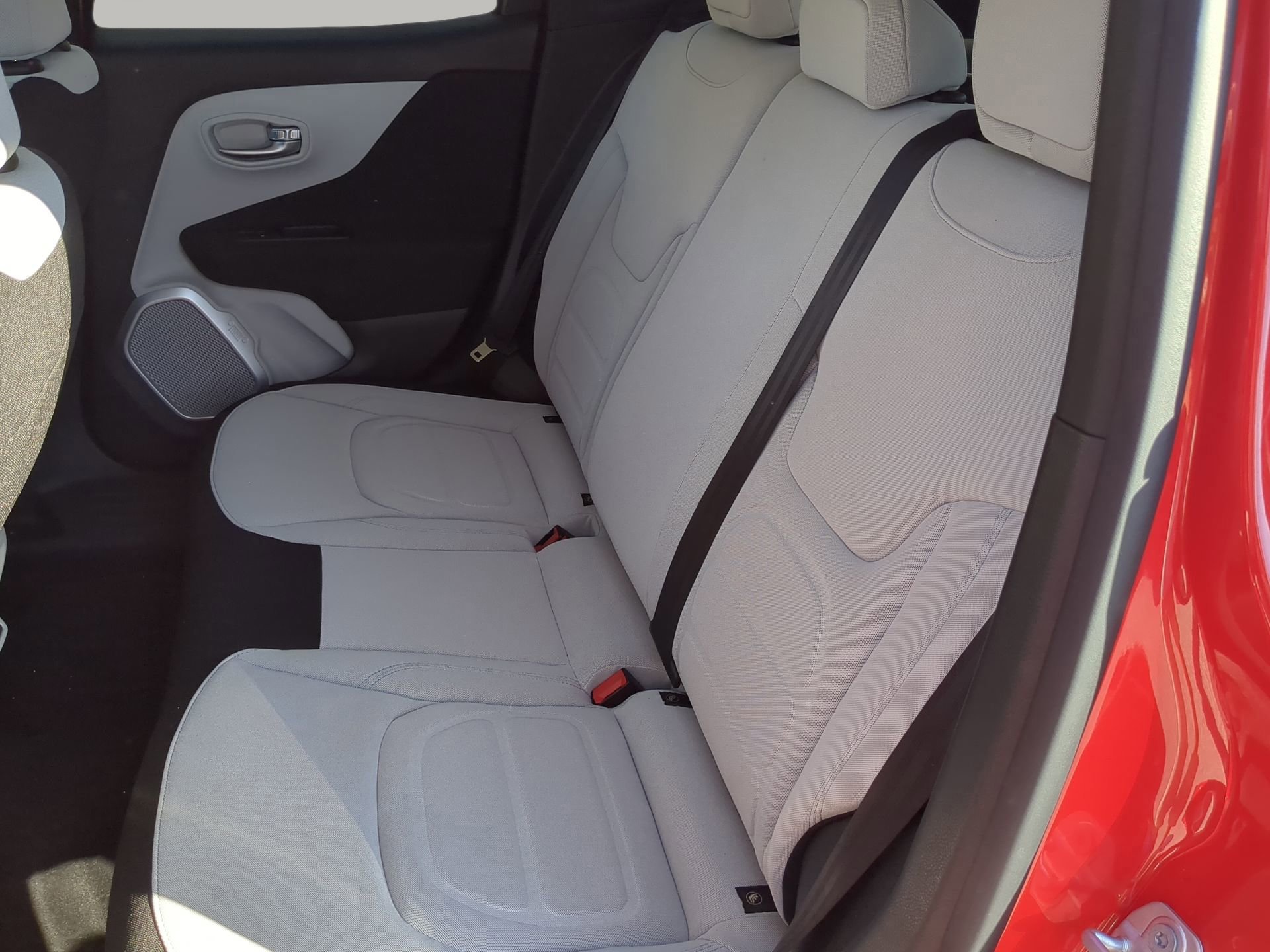 Used 2018 Jeep Renegade Latitude image 45