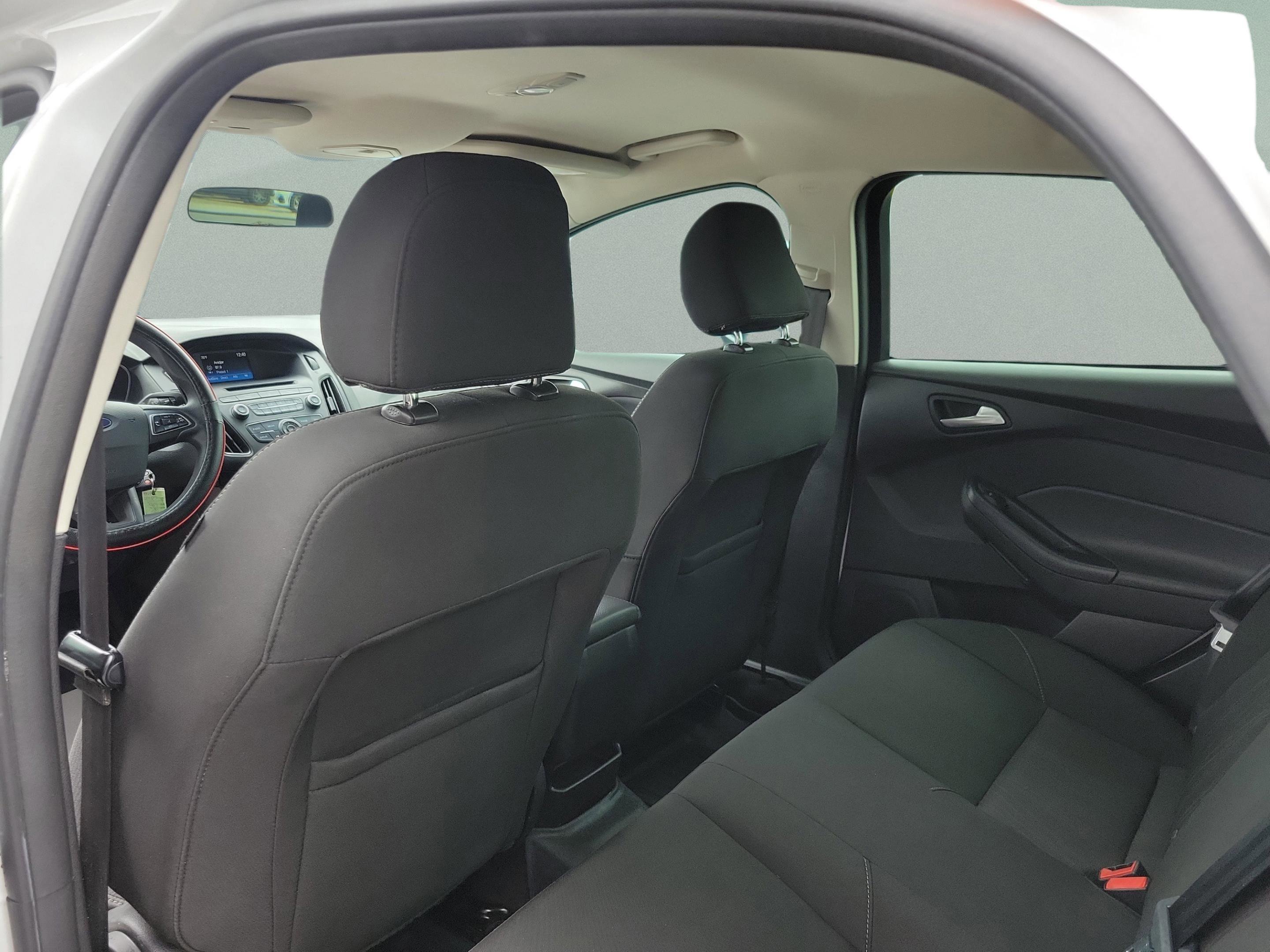 Certified 2017 Ford Focus SE FWD image 12