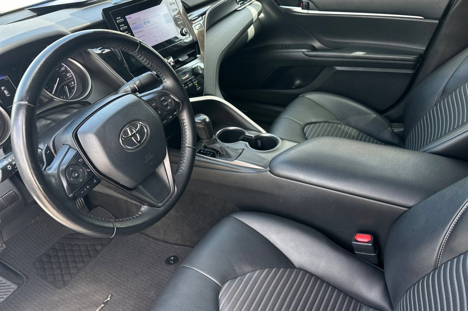 Used 2021 Toyota Camry SE w/ Carpet Mat Package (TMS) FWD image 9