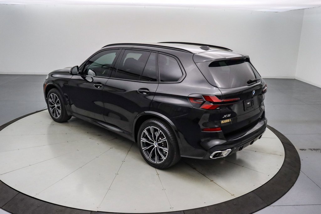 Used 2024 BMW X5 sDrive40i w/ M Sport Package image 3