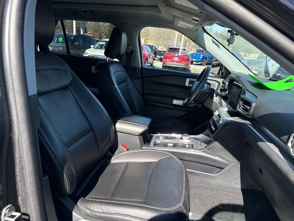 Certified 2020 Ford Explorer XLT w/ Equipment Group 202A image 9