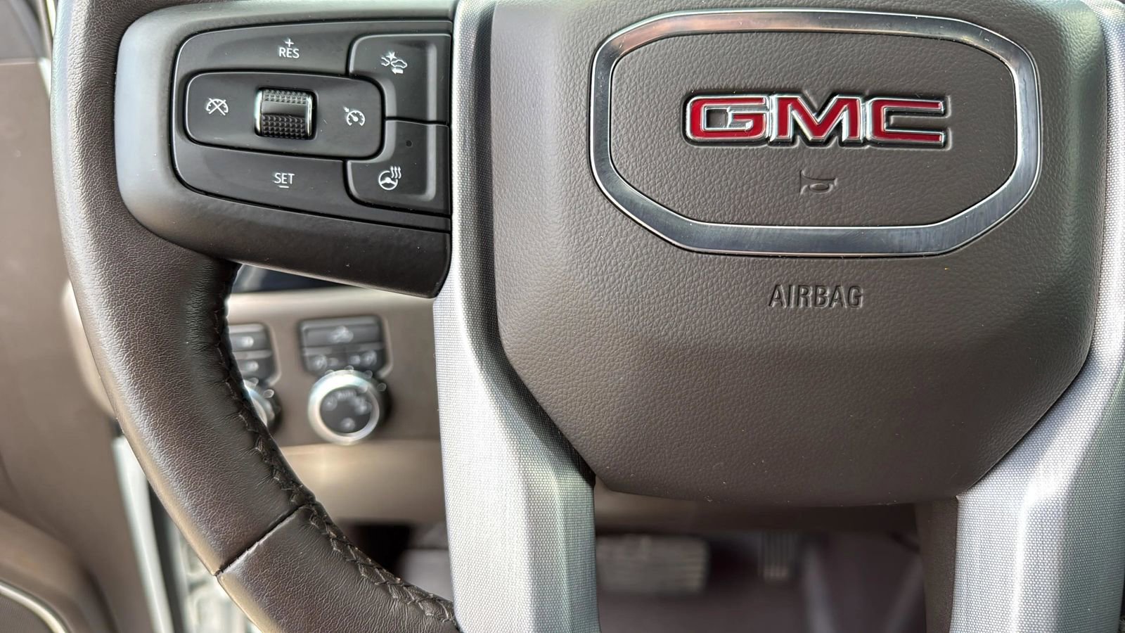 Used 2022 GMC Sierra 1500 SLE w/ Preferred Package AWD/4WD image 15