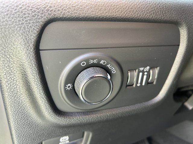 Used 2025 Jeep Grand Cherokee L Laredo w/ Luxury Tech Group I RWD image 30