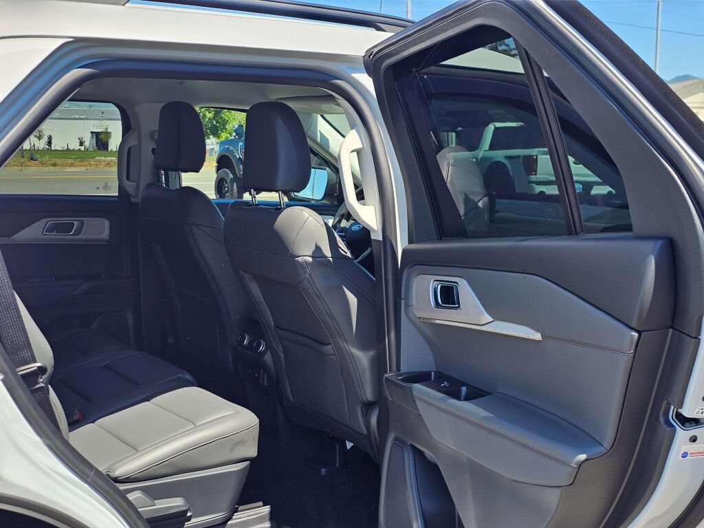 Certified 2025 Ford Explorer Active w/ Active Comfort Package AWD/4WD image 12