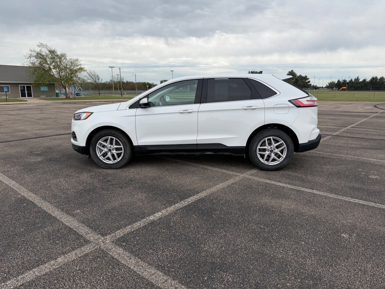 Certified 2023 Ford Edge SEL w/ Convenience Package AWD/4WD image 12