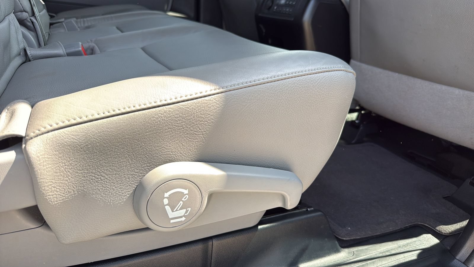 Used 2021 Toyota Sequoia Limited w/ Safety & Convenience Package AWD/4WD image 27