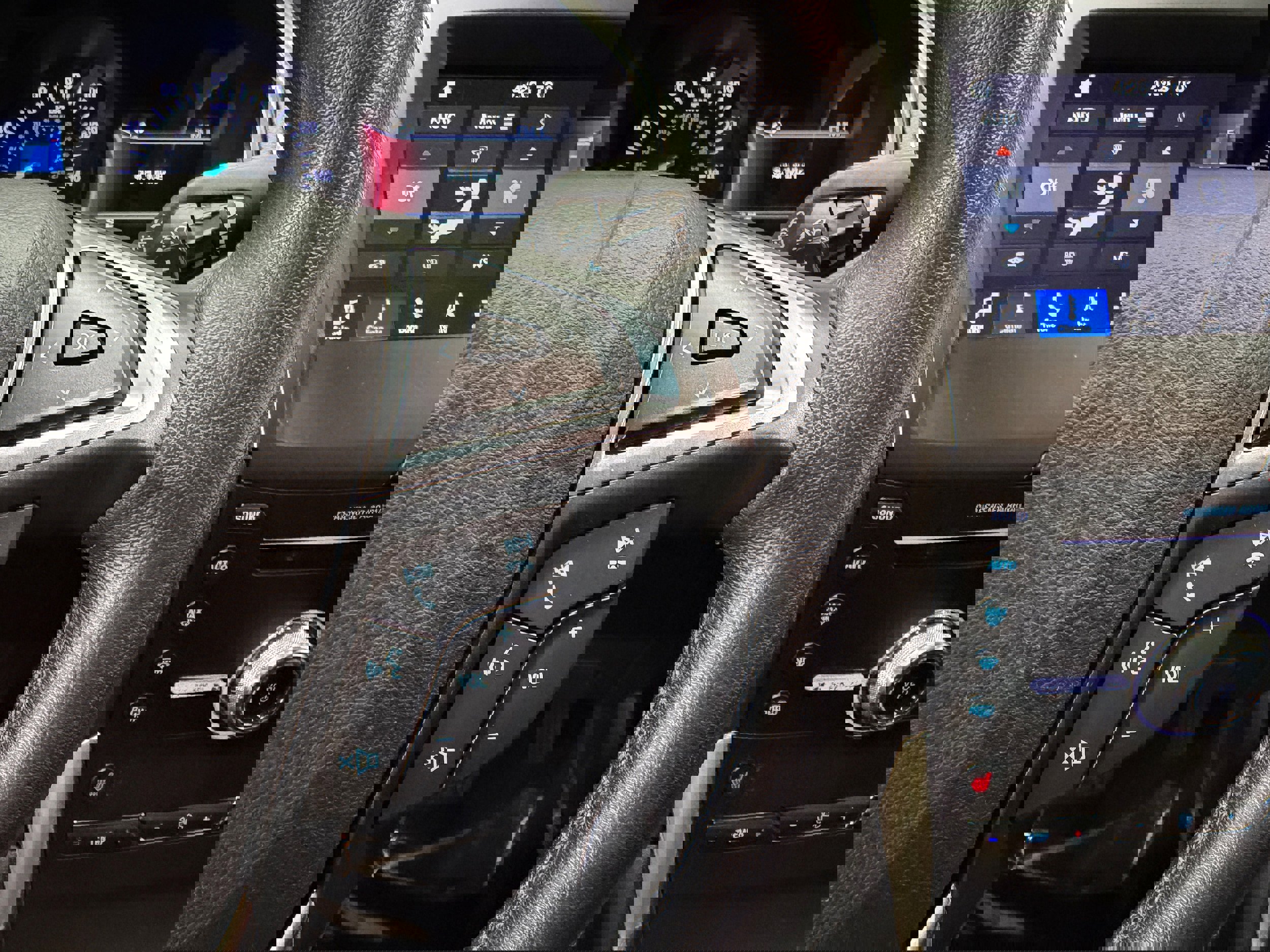 Certified 2019 Ford Edge Titanium w/ Cold Weather Package AWD/4WD image 17