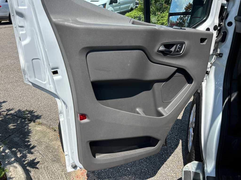 Certified 2025 Ford Transit 250 Low Roof w/ Exterior Upgrade Package RWD image 9