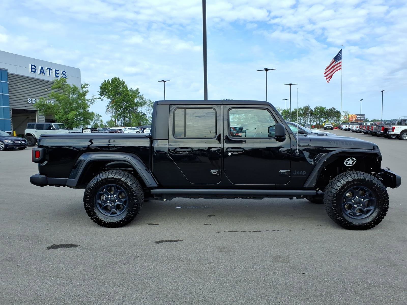 Used 2023 Jeep Gladiator Sport AWD/4WD image 2