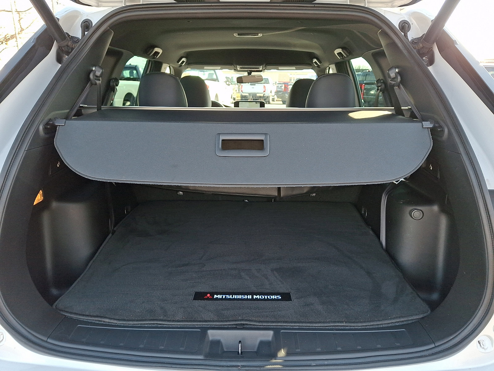 Used 2023 Mitsubishi Outlander SE Black Edition image 30