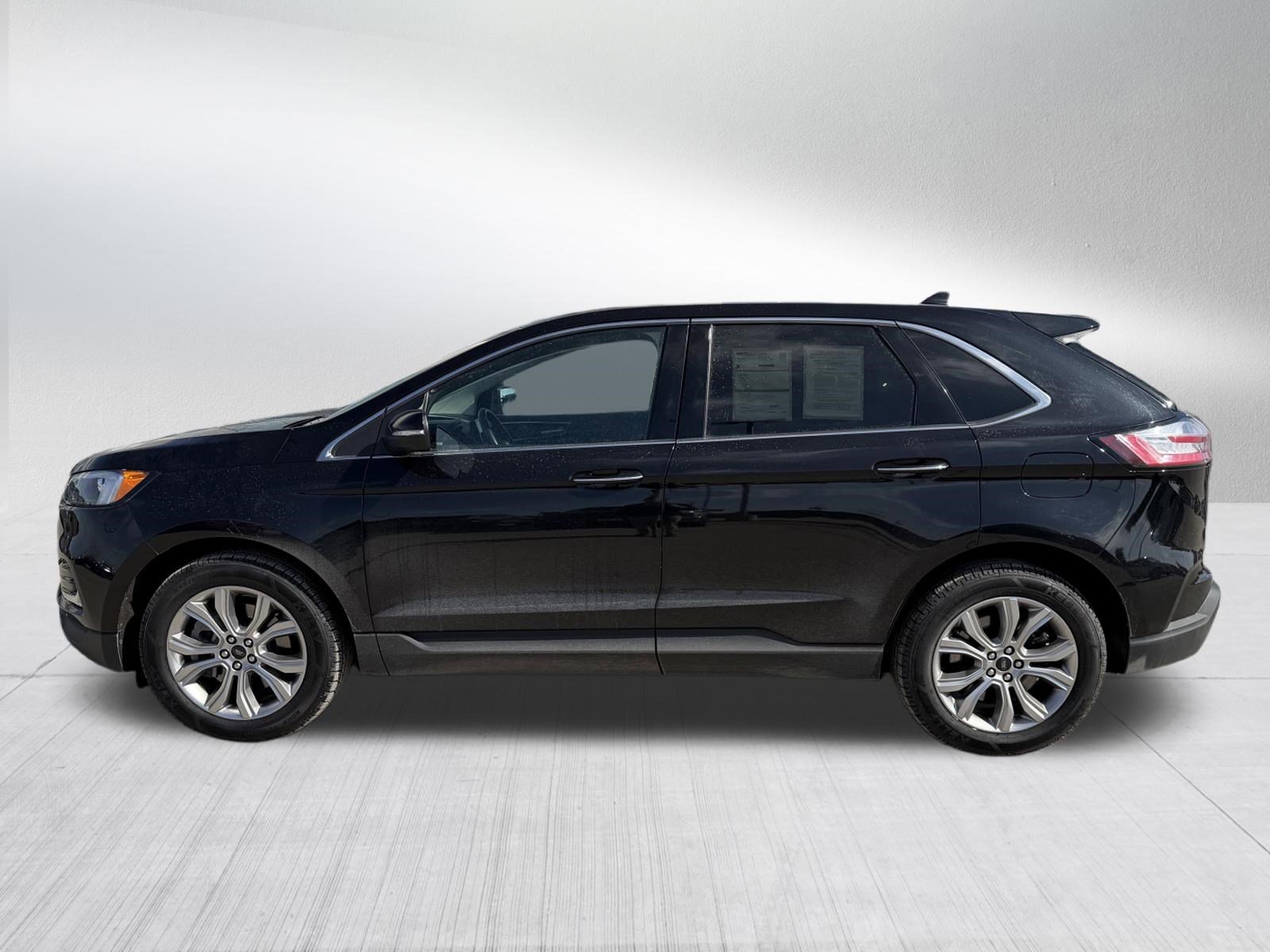 Certified 2024 Ford Edge Titanium AWD/4WD image 2