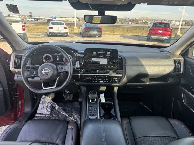 Used 2024 Nissan Pathfinder Platinum w/ Cargo Package image 29