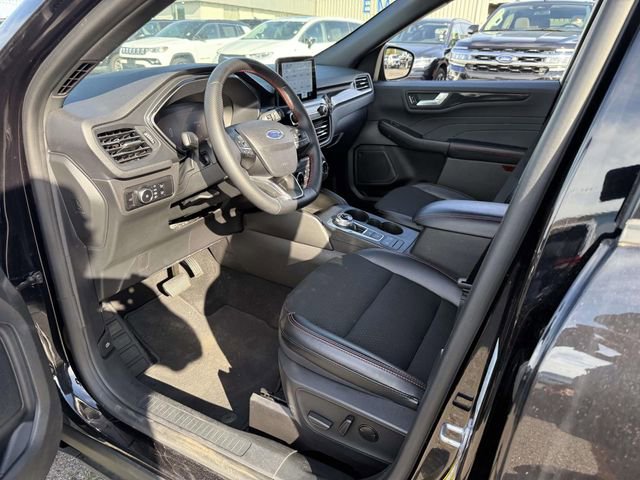 Certified 2025 Ford Escape ST-Line Select AWD/4WD image 19