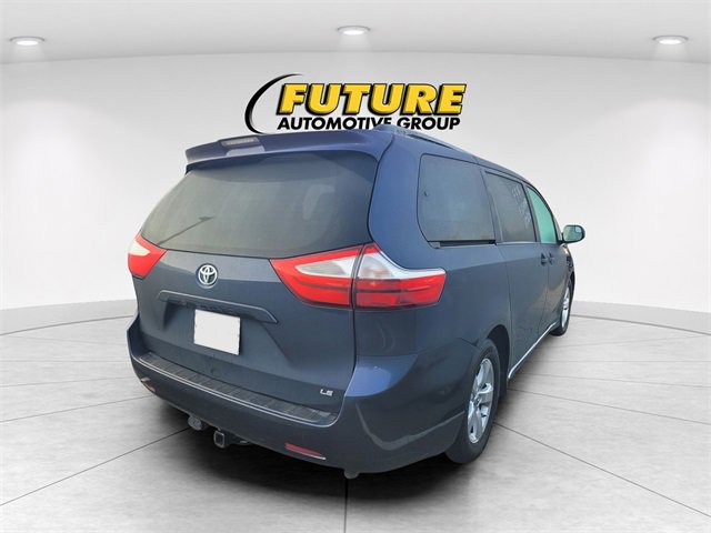 Used 2018 Toyota Sienna LE image 3