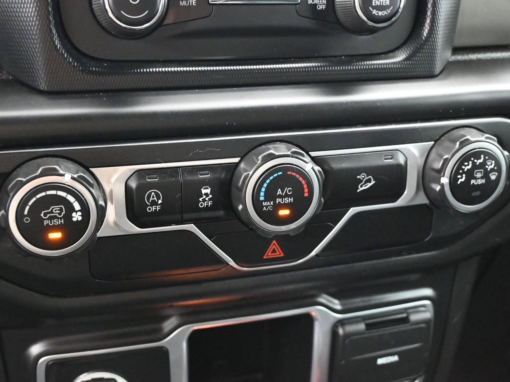 Used 2018 Jeep Wrangler Unlimited Sport image 16