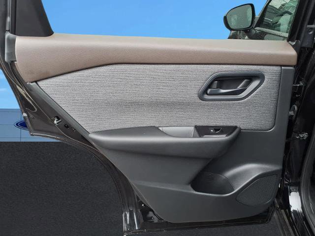 Used 2023 Nissan Rogue S image 15