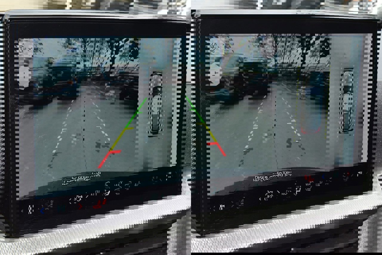 Certified 2025 Ford Explorer Platinum w/ LUX Leather Package image 30