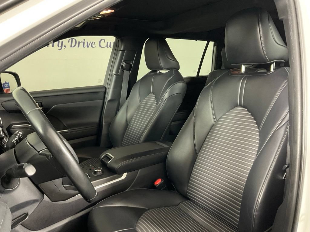 Used 2023 Toyota Highlander XSE AWD/4WD image 14