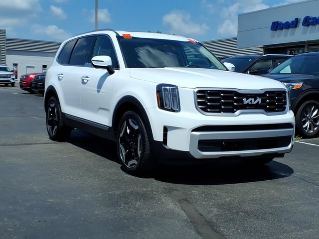 Used 2025 Kia Telluride S AWD/4WD image 3