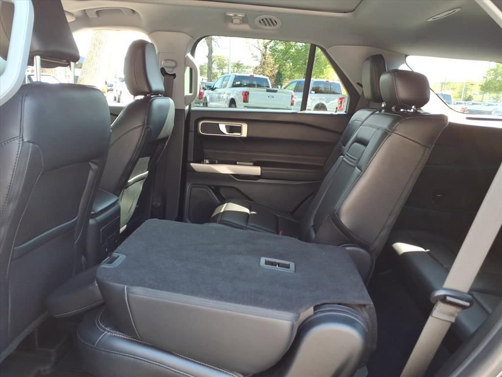 Certified 2022 Ford Explorer XLT w/ Equipment Group 202A AWD/4WD image 16