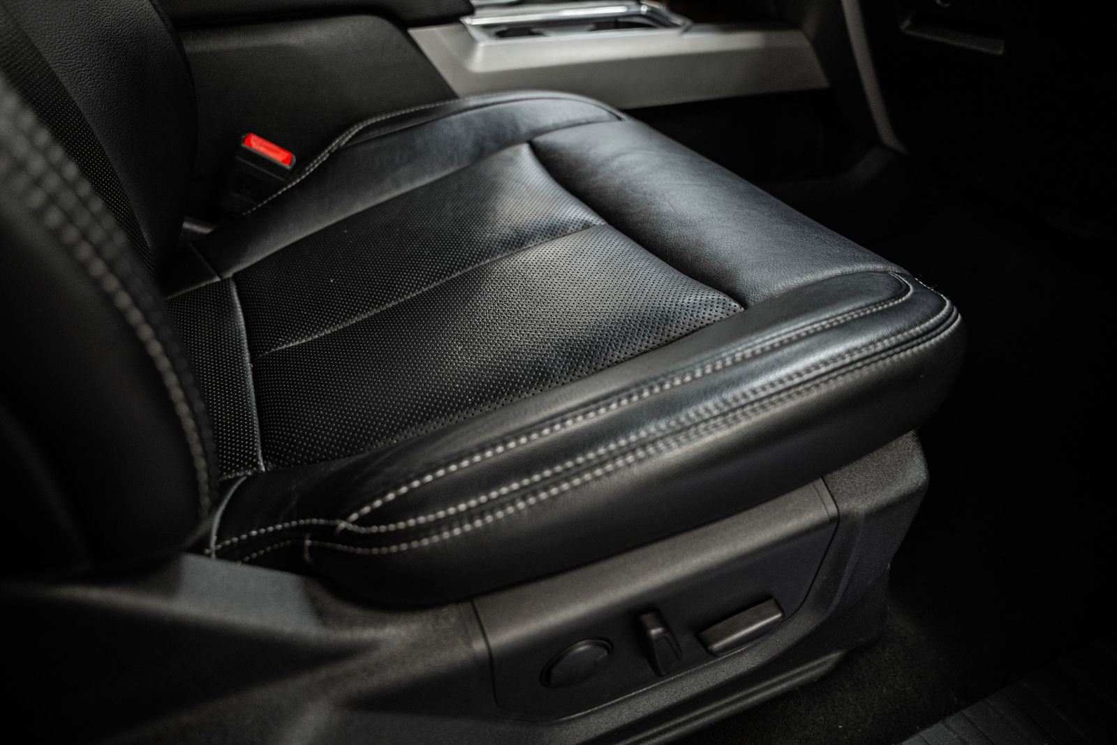 Certified 2019 Ford F150 Lariat w/ Equipment Group 502A Luxury image 41