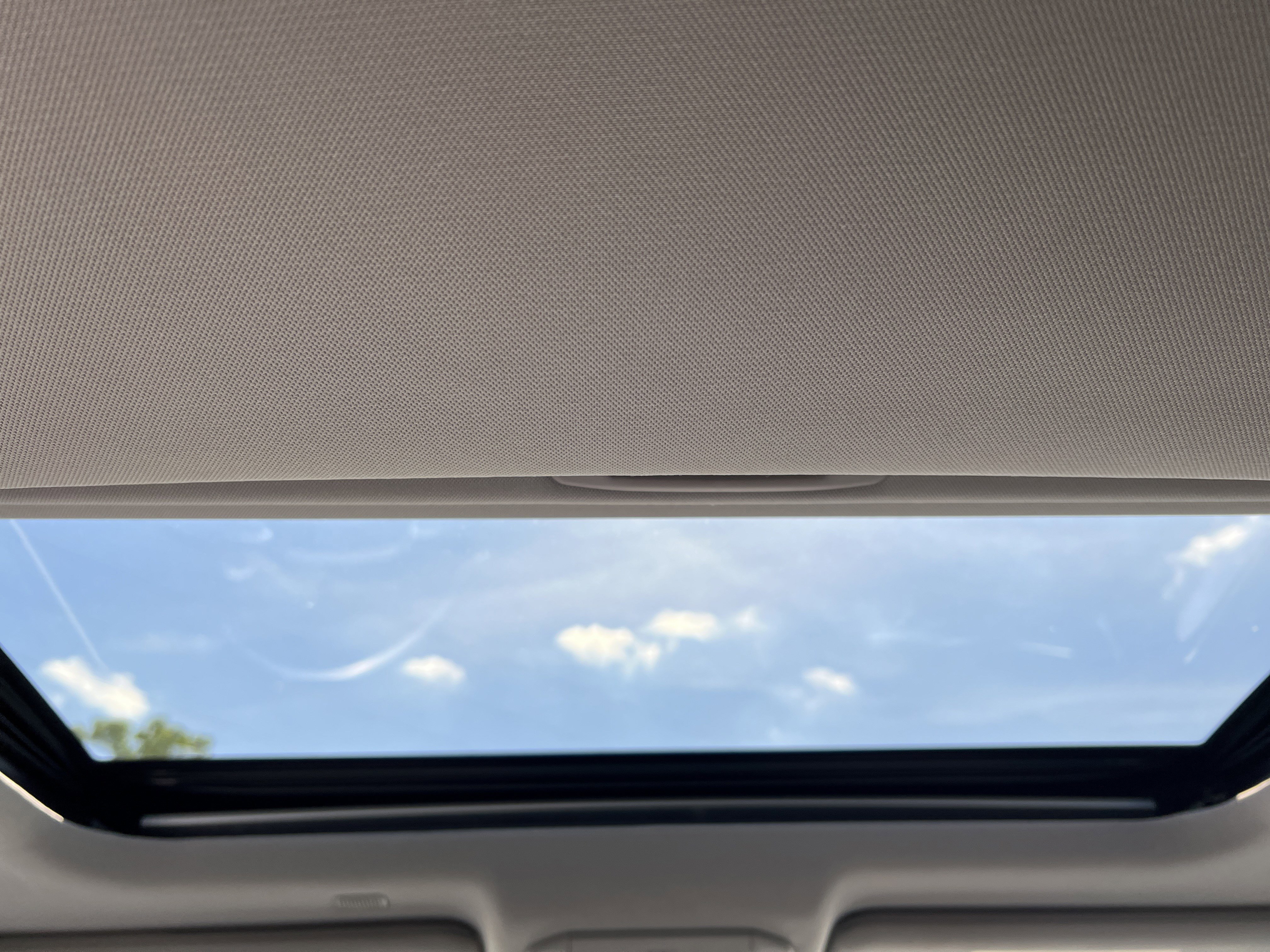 Used 2021 Toyota Highlander XLE AWD/4WD image 25