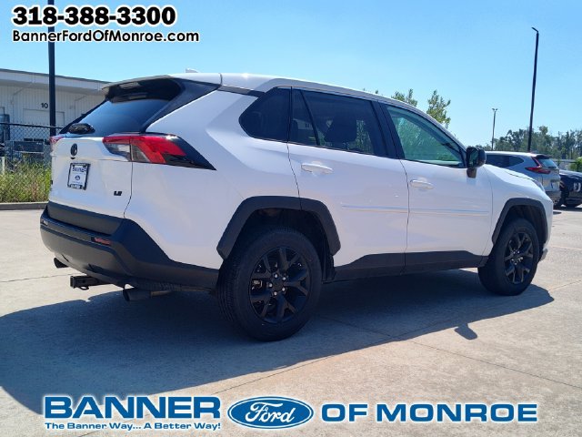 Used 2022 Toyota RAV4 LE FWD image 8