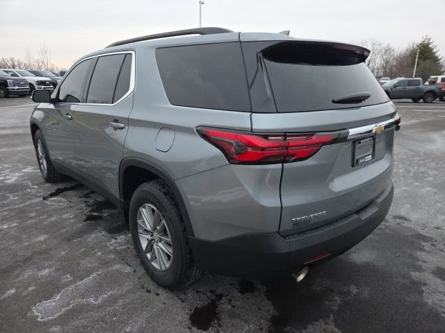 Used 2023 Chevrolet Traverse LT image 2