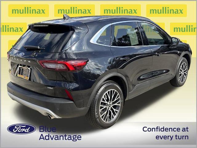 Certified 2025 Ford Escape SE image 3